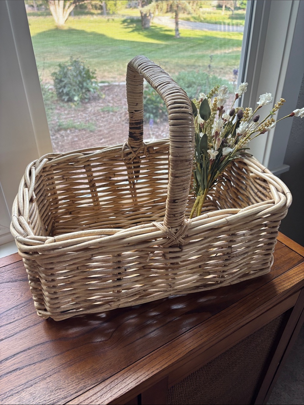 Vintage Handwoven Natural Rattan Basket with Handle - Picture 4 of 9